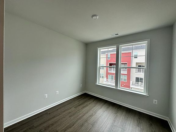 3rd image of 803 Birchwood Hill Pl #Bb