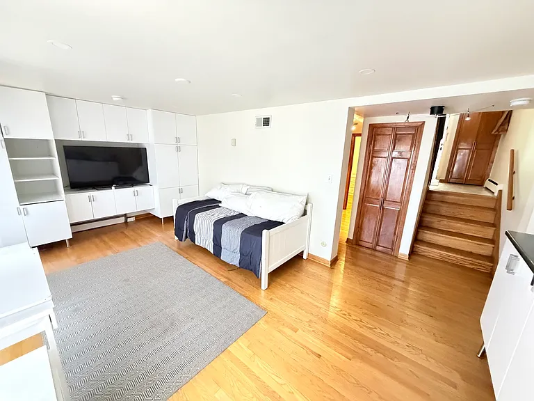 5557 S Harper Ave — Photo 7