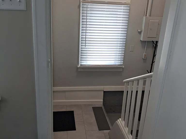 2046 W Hudson St — Photo 25