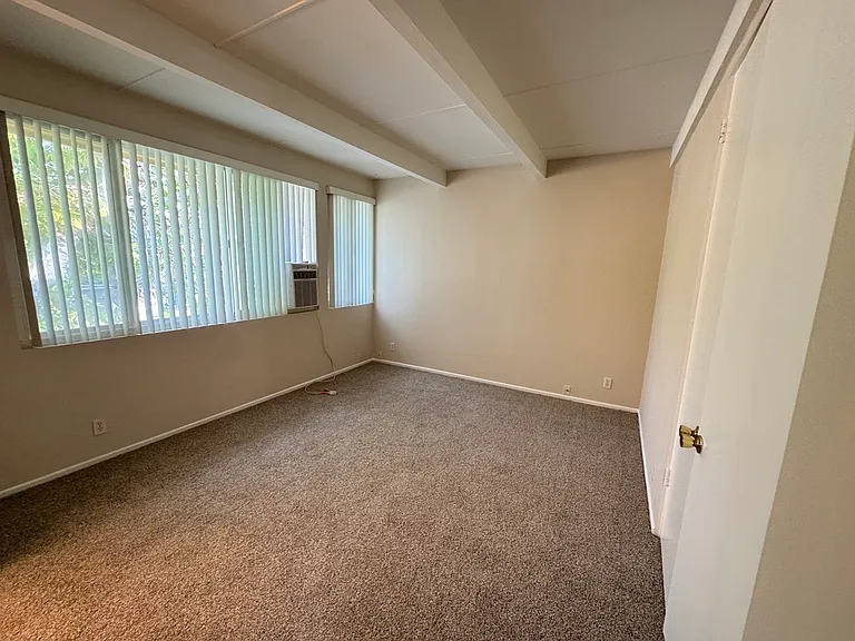 11500 Rochester Ave #11500 — Photo 31
