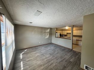 2514 Candle Crest Cir, Manhattan, KS 66503
