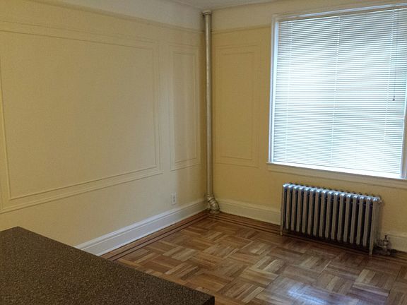 4th image of 11815 Metropolitan Ave