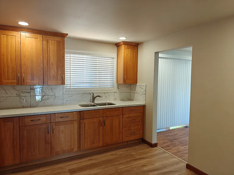 2320 S Eddy St — Photo 4