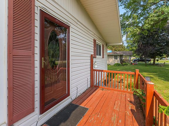 3rd image of 1120 Oakwood Rd