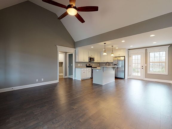 4th image of 318 Shelby Cir