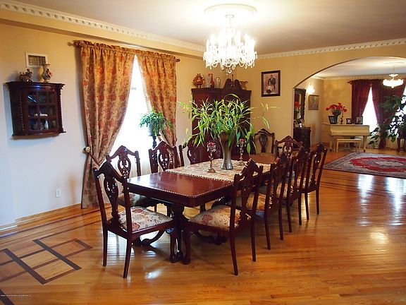 5th image of 37 Fairview Pl