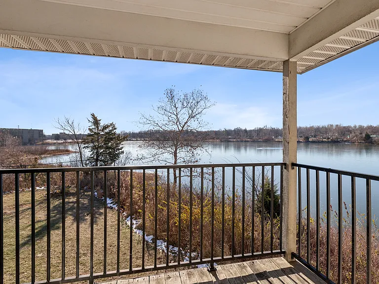 Waterfront Pointe — Photo 18