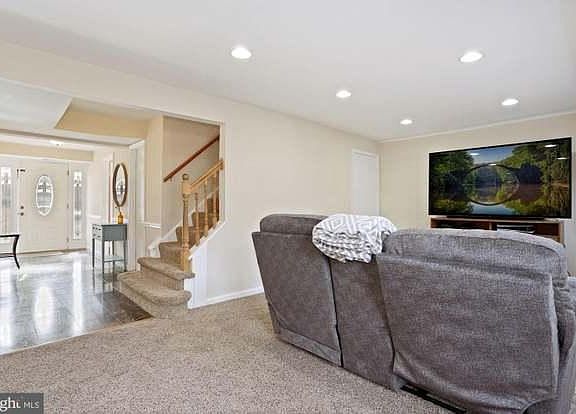 3rd image of 7913 Central Park Cir