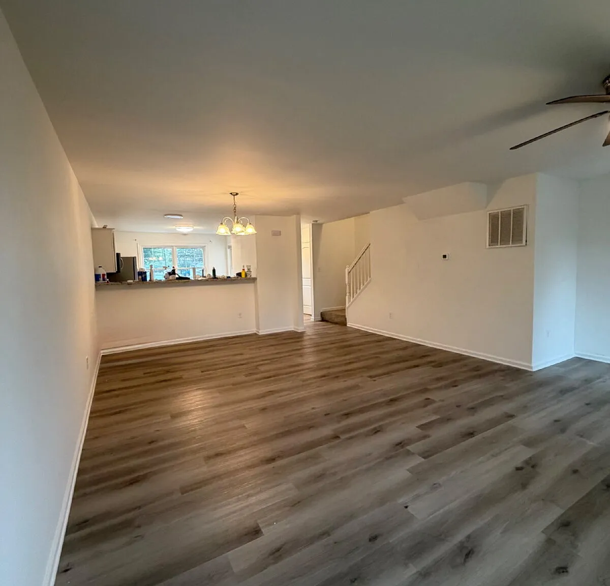 3 bed, 2.0 bath, 1448 sqft, $2,400 — Photo 4
