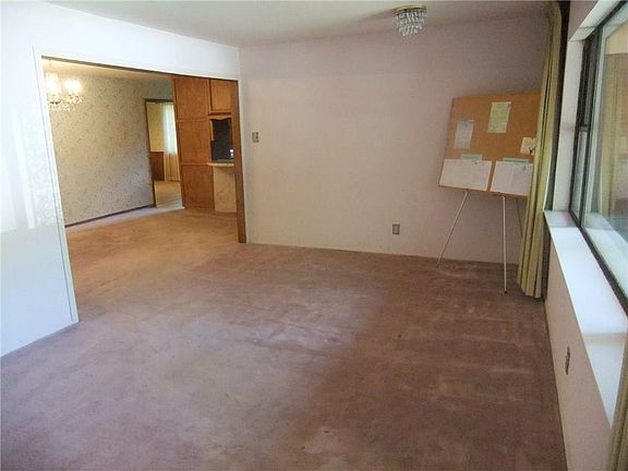 2nd image of 3609 Venice Dr