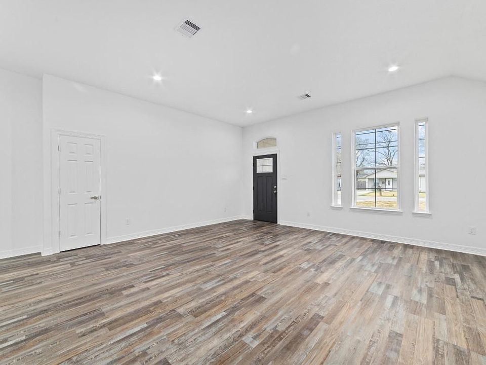 1st image of 708 Avenue J