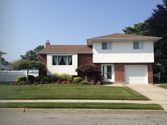 3rd image of 18 Alan Crest Dr