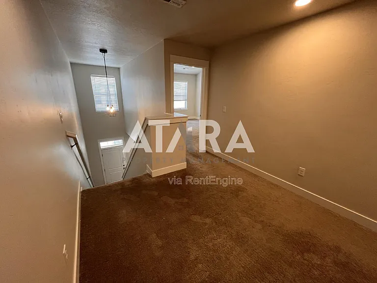291 E Grace Ln — Photo 18