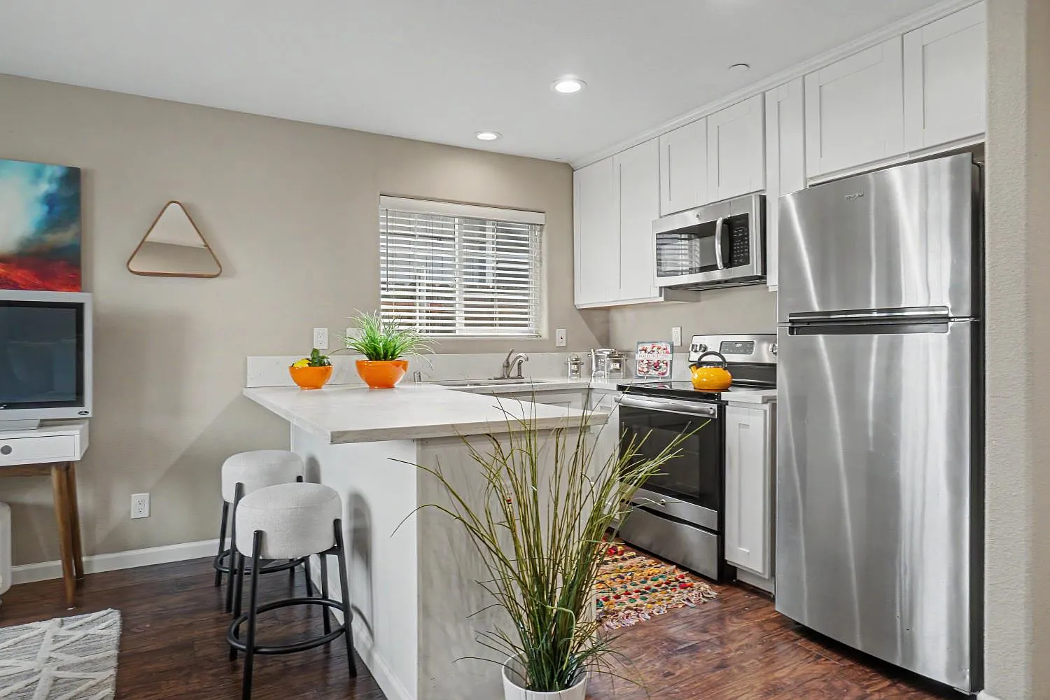 3 bed, 963 sqft, $2,025 — Photo 4