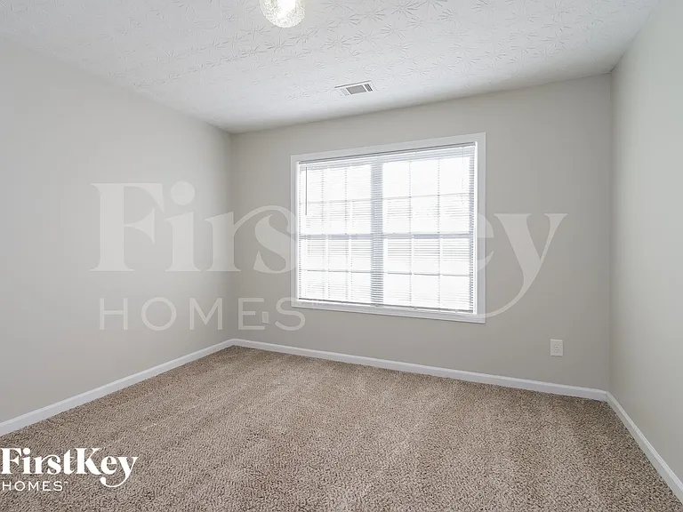 915 Midway Rd — Photo 11
