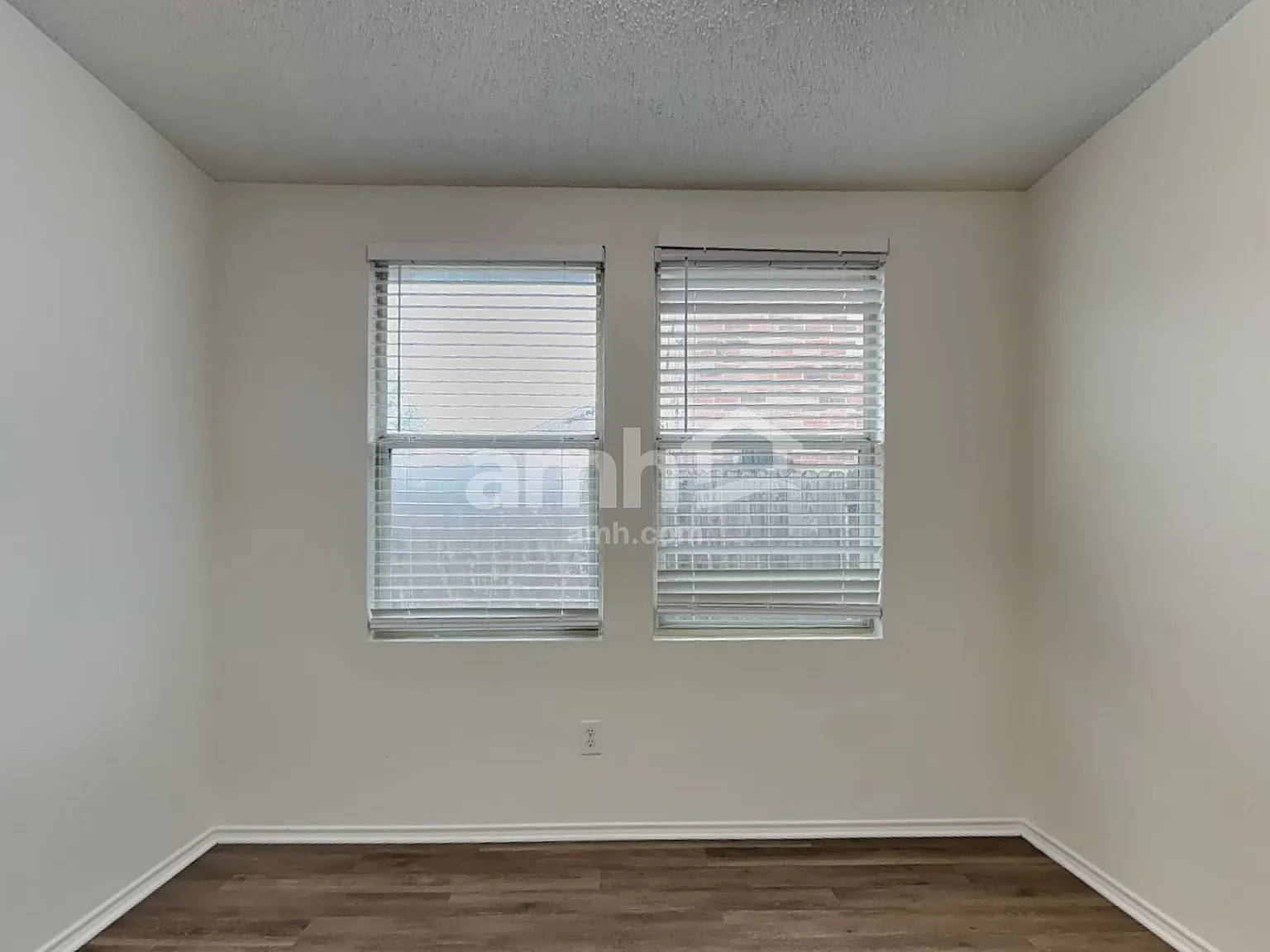 3 bed, 2.0 bath, 1860 sqft, $2,230 — Photo 4