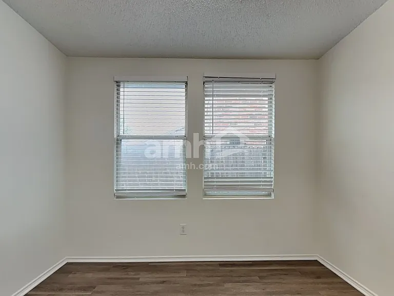 618 Ragwood Rd — Photo 4