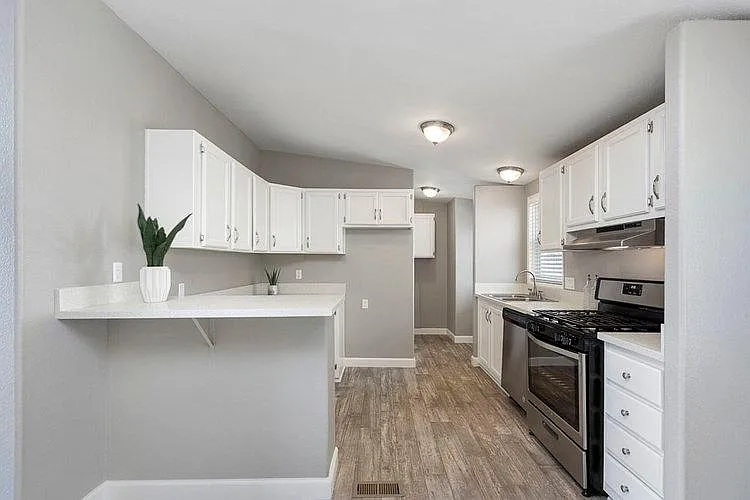 Palm Lodge Estates — Photo 2