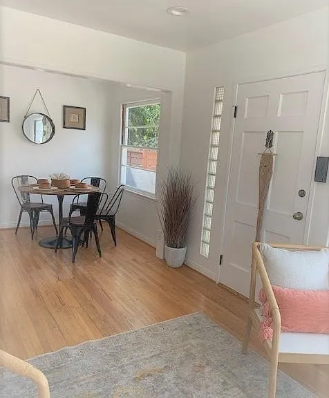 1347 Cambridge Dr — Photo 2