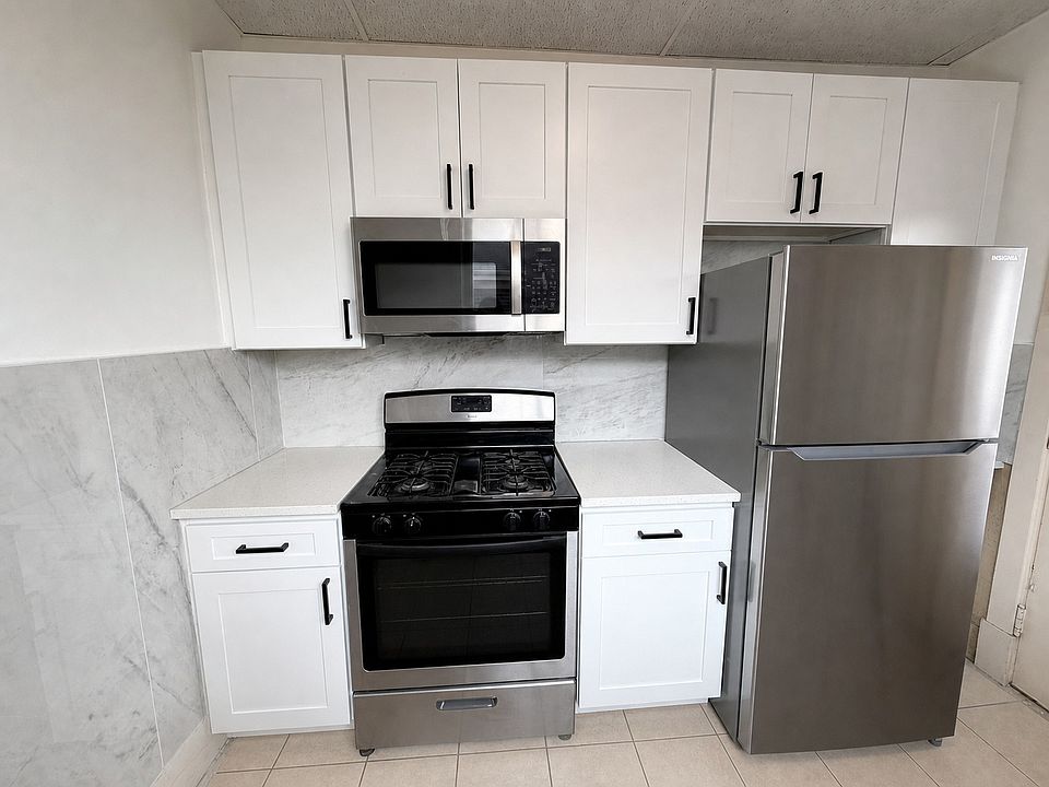 1st image of 2927 Brownsville Rd #3