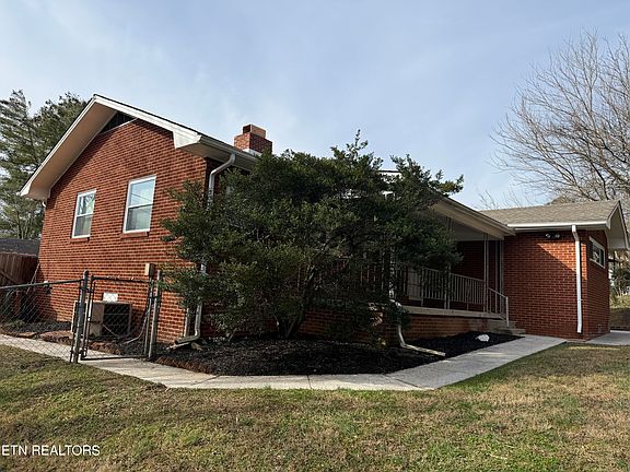 2nd image of 118 E Newkirk Ln