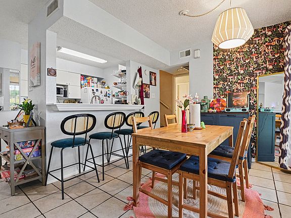 5th image of 6050 Melody Ln APT 121