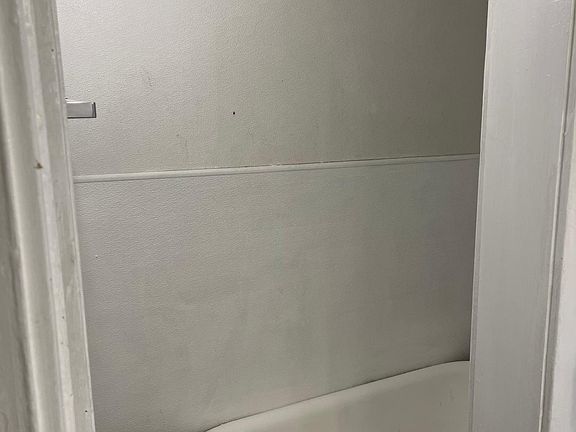 5th image of 626 Vine St