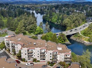 1085 Tillicum Rd #301, Esquimalt, BC V9A7M3