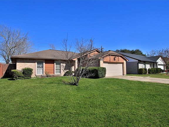 2nd image of 10922 Fallbrook Dr