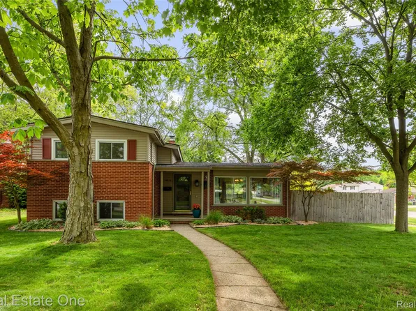 19916 Weyher St, Livonia, MI 48152