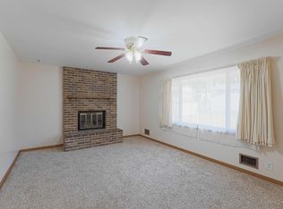 610 Skyway Rd, Lincoln, NE 68505