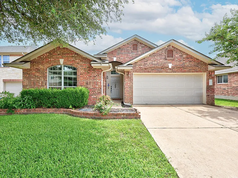 15609 Royal Dublin Dr — Photo 1