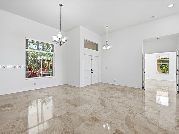 5th image of 2667 Palmer Pl