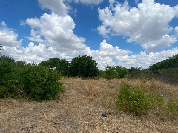 118 Lcr 106, Mount Calm, TX 76673