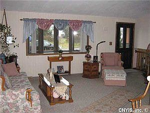 3rd image of 8104 Pickett Ln