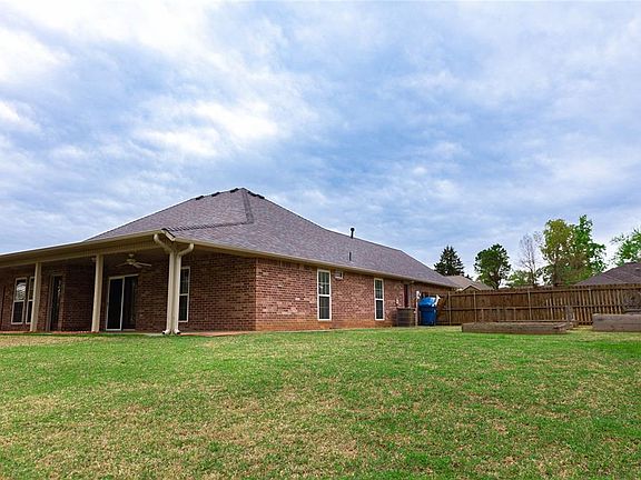 4th image of 1012 Tilghman Dr
