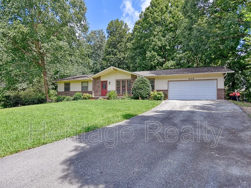 3 bed, 2.0 bath, 1456 sqft, $2,300 — Photo 3