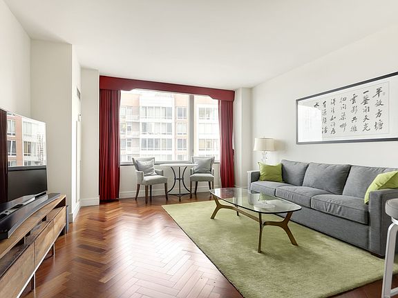 3rd image of 10 West St APT 33B