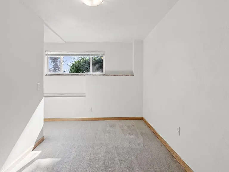 Office/Extra Bedroom