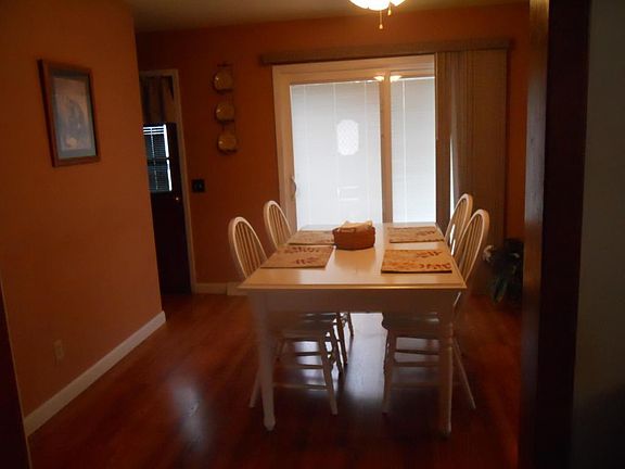 Dining Rm.JPG