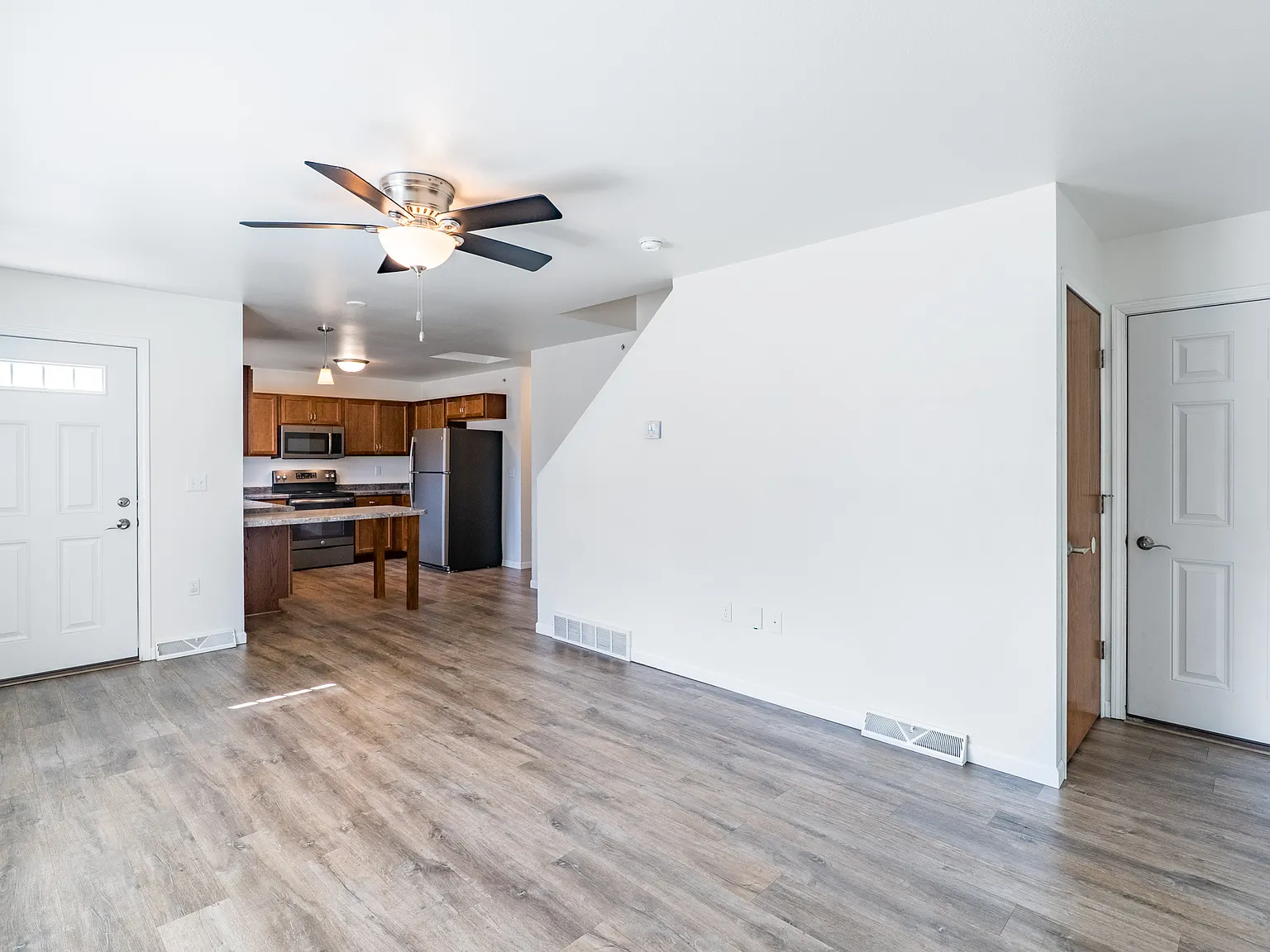 2 bed, $1,895 — Photo 4