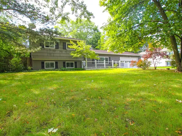 923 Calkins Rd, Rochester, NY 14623