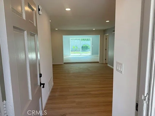 5 bed, 2.5 bath, 1618 sqft, $4,690 — Photo 4