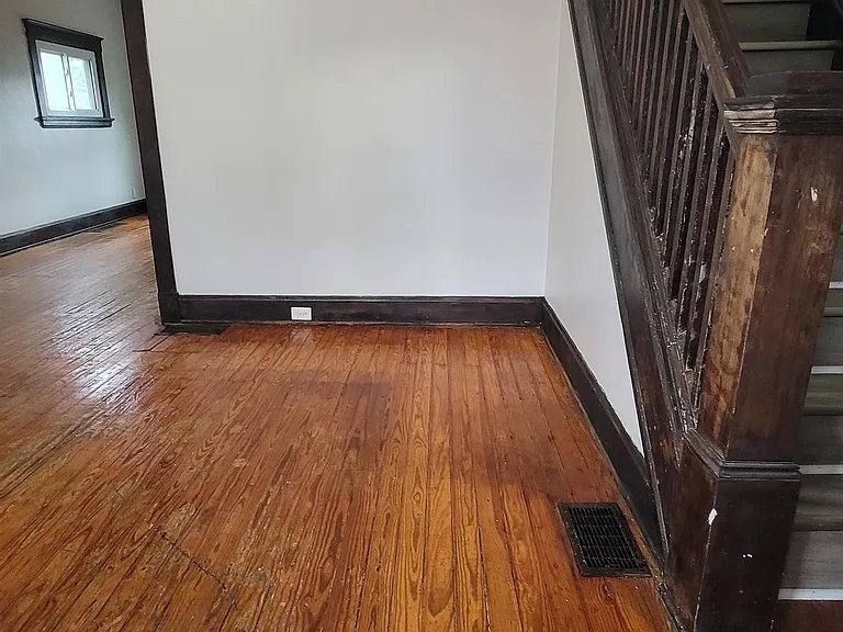 213 W 34th St — Photo 12
