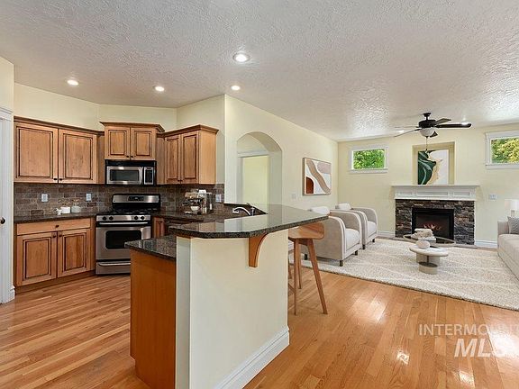 4th image of 3968 N Quenzer Way