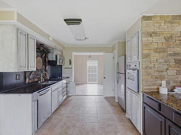 4th image of 307 3rd St