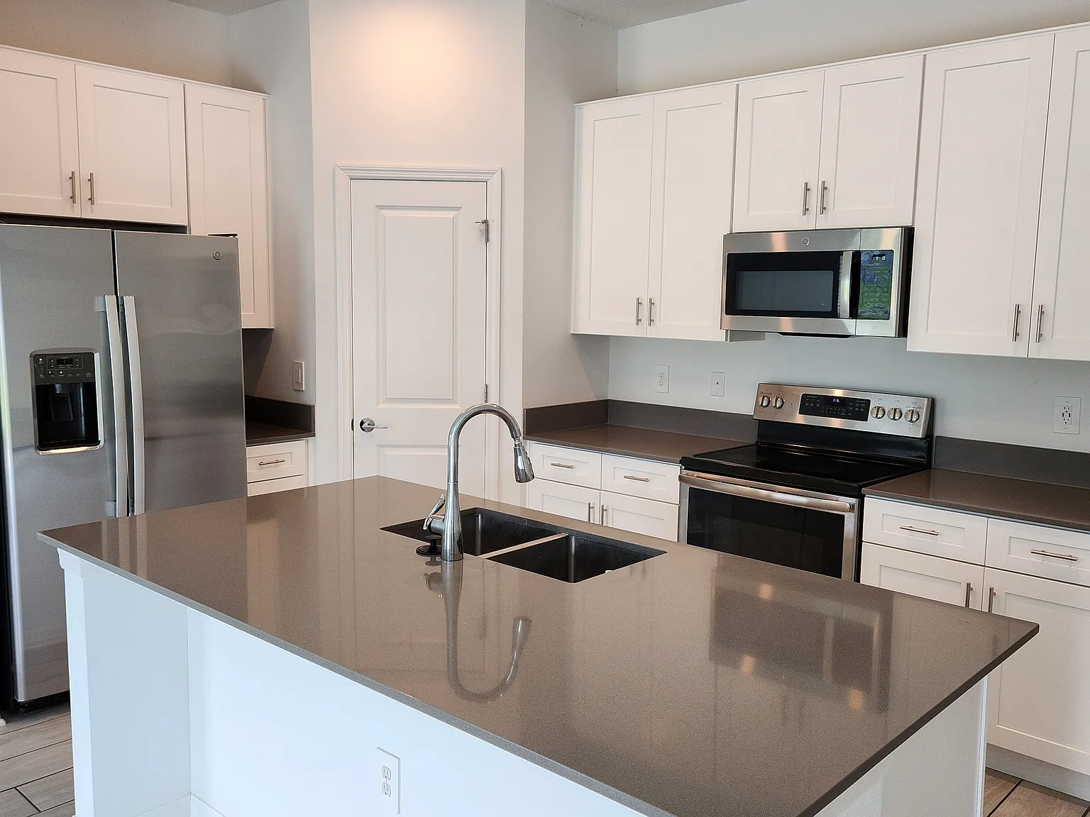 3 bed, 1560 sqft, $2,000 — Photo 3