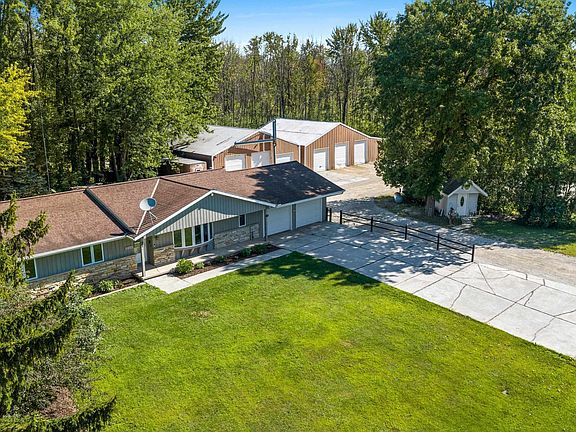 2nd image of 5025 Luxemburg Rd