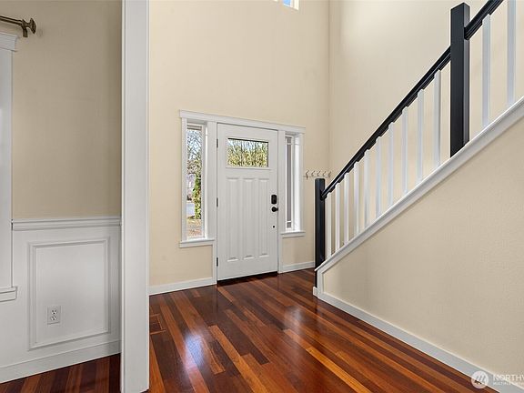 3rd image of 2535 Buckingham Drive SE