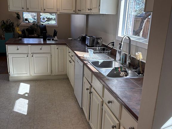 2nd image of 607 Fortalice Cres SE